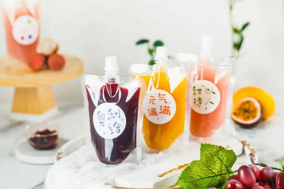 开启美味新篇章 —— 自动化吸吸果冻灌装旋盖机助力企业腾飞