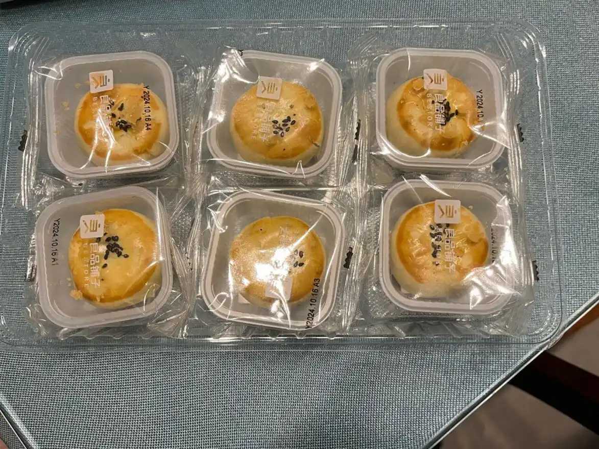 告别人工,拥抱高效:吕工机械自动化解决方案,破解蛋黄酥、月饼量产难题