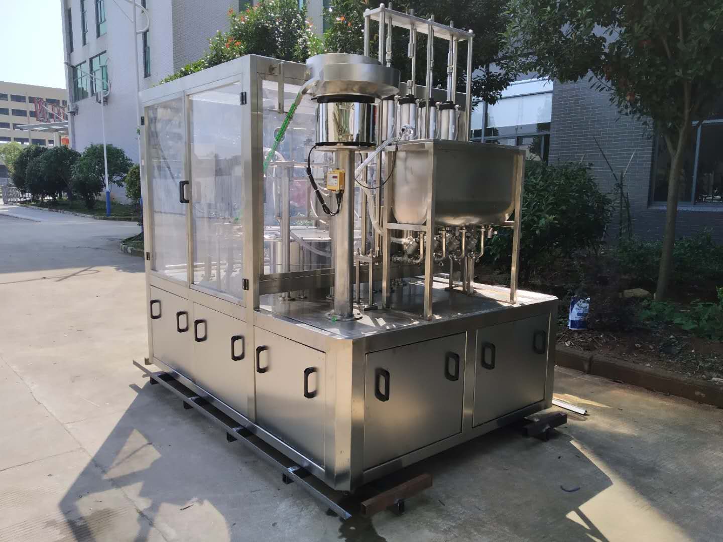 1745553463906241.jpg LG-200 吸嘴袋灌装旋盖机.jpg